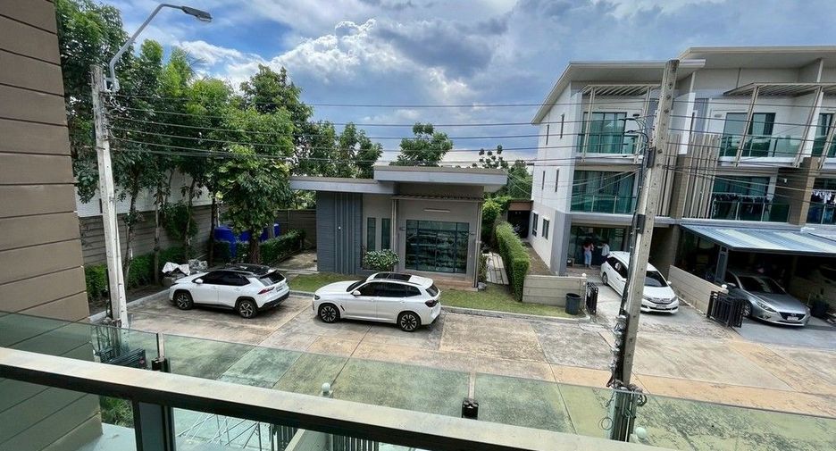 Casa adosada en venta de 3 habitaciones en Chom Thong, Bangkok