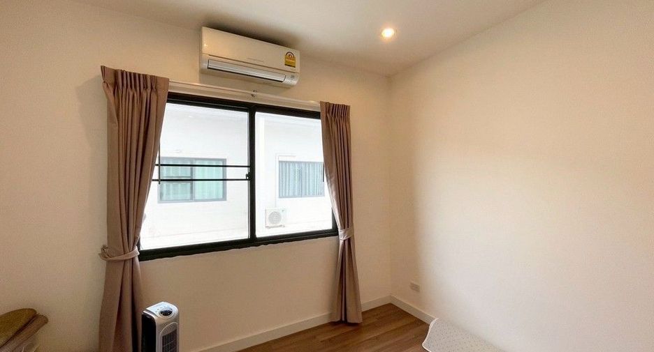 Casa adosada en venta de 3 habitaciones en Chom Thong, Bangkok