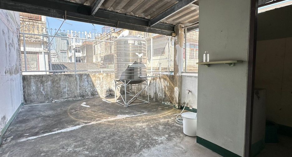 Gewerbefläche zur Miete und zum Kauf mit 3 Zimmer in Bang Rak, Bangkok