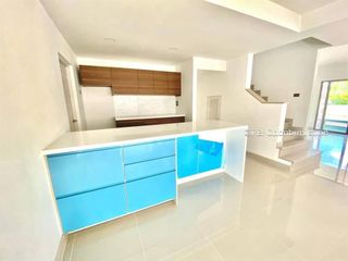 À louer 4 chambres maison à Si Racha, Chonburi