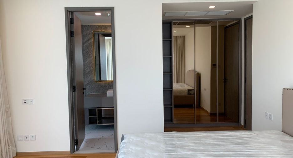 For sale 3 bedrooms condo in Khlong Toei, Bangkok