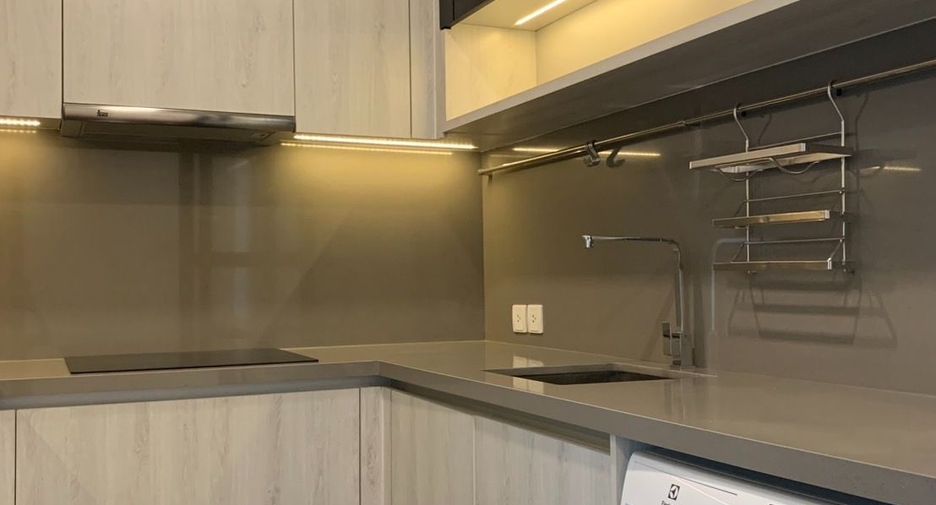 For sale 3 bedrooms condo in Khlong Toei, Bangkok