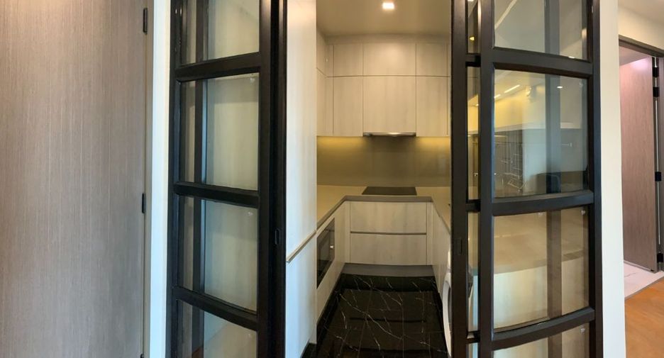 For sale 3 bedrooms condo in Khlong Toei, Bangkok