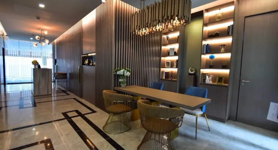 For sale 3 bedrooms condo in Khlong Toei, Bangkok