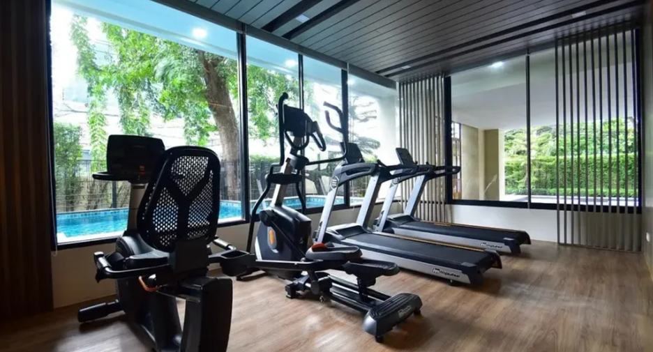 For sale 3 bedrooms condo in Khlong Toei, Bangkok