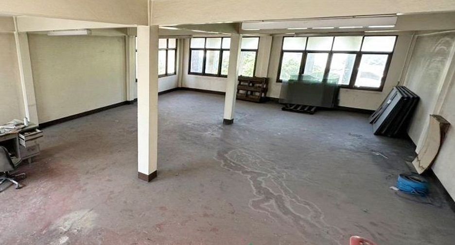 Local comercial en venta de 4 habitaciones en Bang Rak, Bangkok