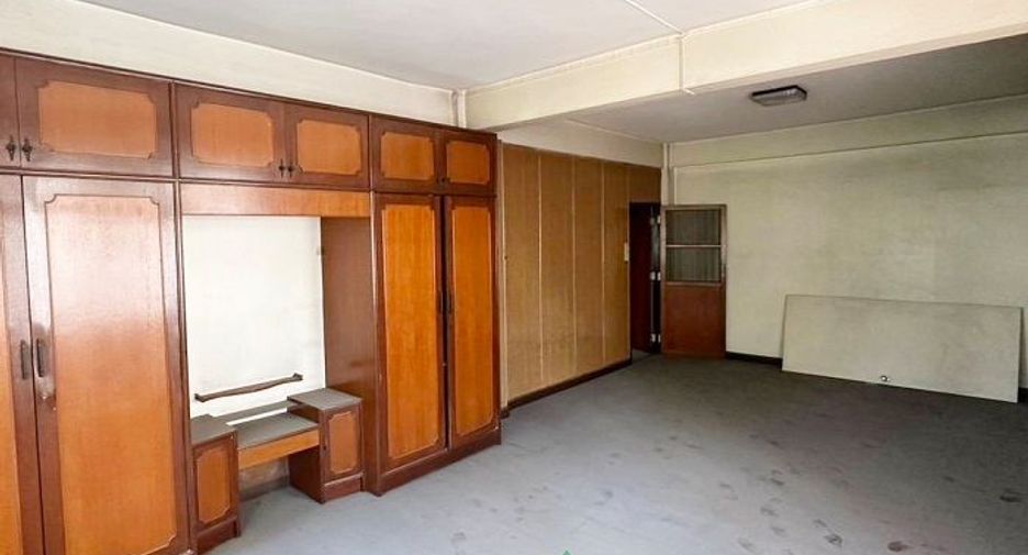 Local comercial en venta de 4 habitaciones en Bang Rak, Bangkok