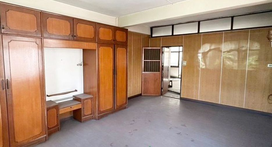 Local comercial en venta de 4 habitaciones en Bang Rak, Bangkok