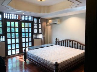 Casa adosada en alquiler y en venta de 3 habitaciones en Sathon, Bangkok