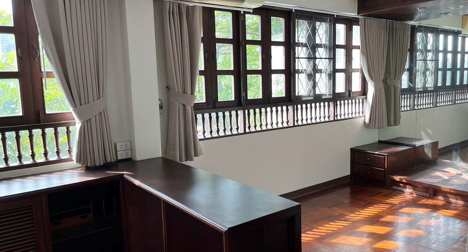 For rent そして for sale 3 ベッドルーム townhouse in Sathon, Bangkok