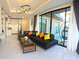 Villa zum Kauf mit 5 Zimmer in Bang Lamung, Chonburi