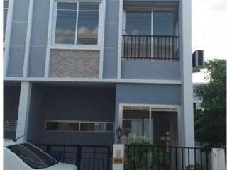 For sale 2 bed townhouse in Phibun Mangsahan, Ubon Ratchathani