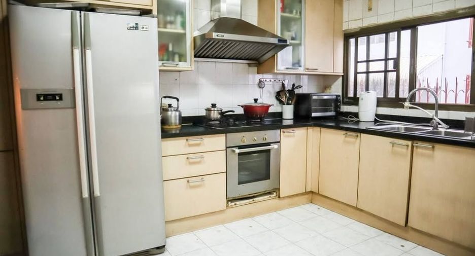 Haus zum Kauf mit 10 Zimmer in Sathon, Bangkok