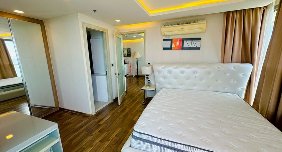 For rent 2 bedrooms condo in Pratumnak, Pattaya