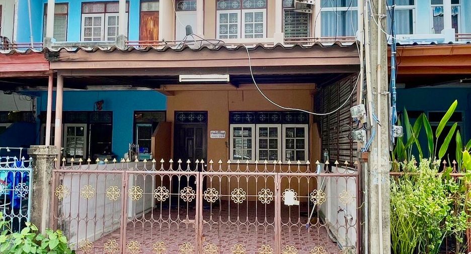 For sale 2 bedrooms townhouse in Mueang Chachoengsao, Chachoengsao
