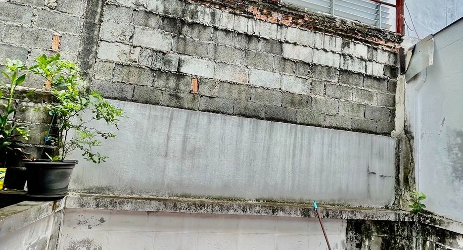For sale 2 bedrooms townhouse in Mueang Chachoengsao, Chachoengsao