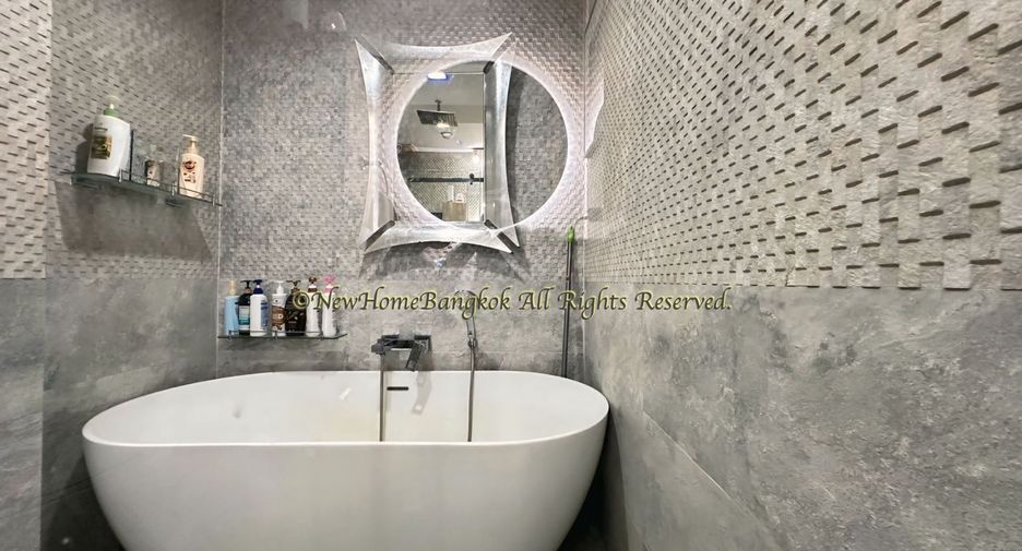 For sale 1 bed condo in Khlong Toei, Bangkok