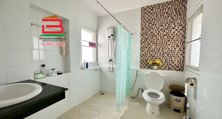 For sale 3 bedrooms house in Don Mueang, Bangkok