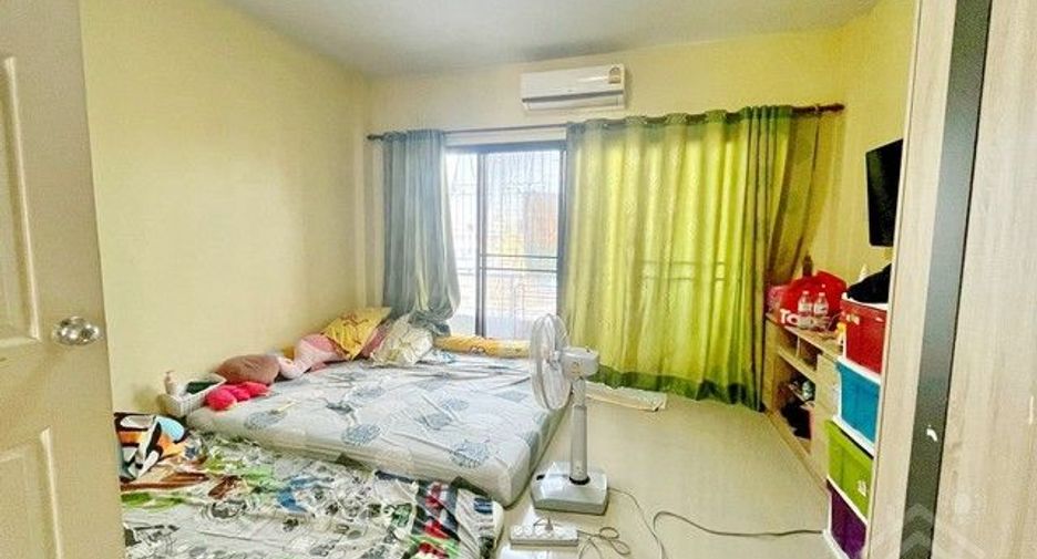 À vendre 2 chambres maison de ville à Mueang Chon Buri, Chonburi