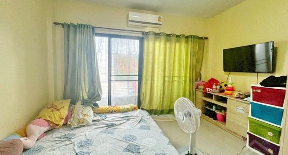 À vendre 2 chambres maison de ville à Mueang Chon Buri, Chonburi