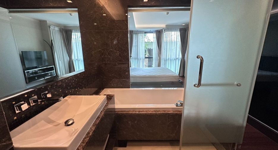 For rent 1 bed condo in Watthana, Bangkok