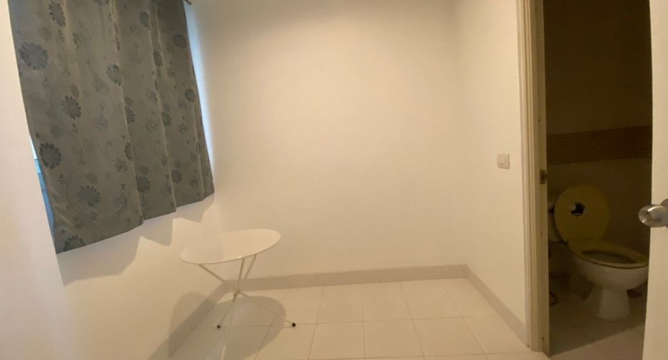For rent 4 bedrooms condo in Sathon, Bangkok