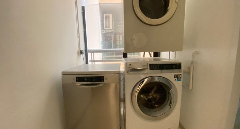 For rent 4 bedrooms condo in Sathon, Bangkok