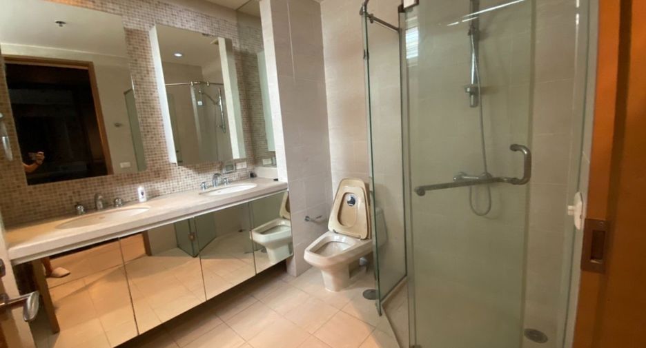 Condo en alquiler de 3 habitaciones en Sathon, Bangkok