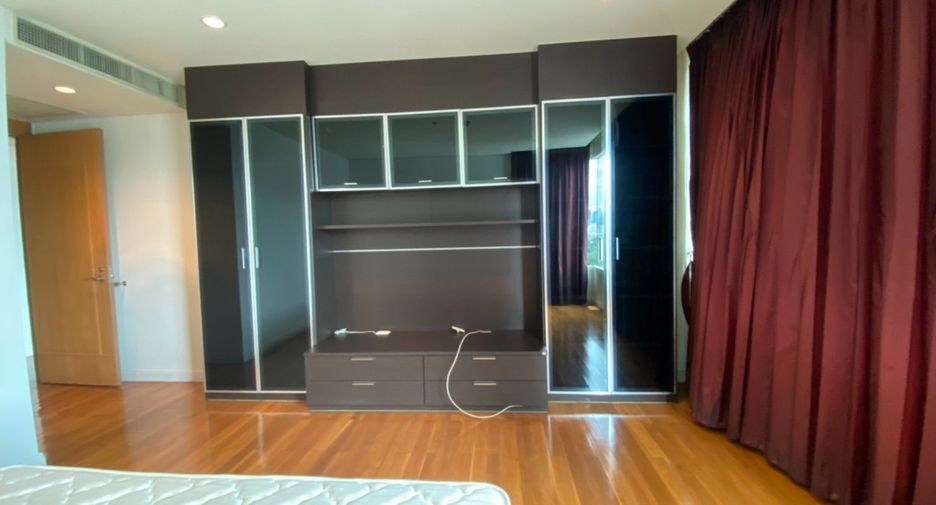 Condo en alquiler de 3 habitaciones en Sathon, Bangkok