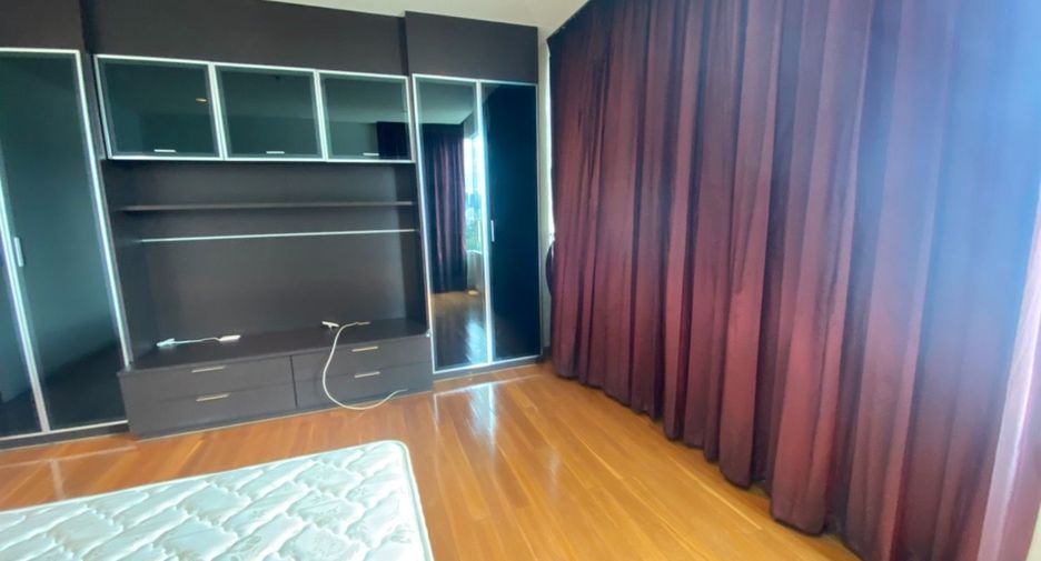 Condo en alquiler de 3 habitaciones en Sathon, Bangkok