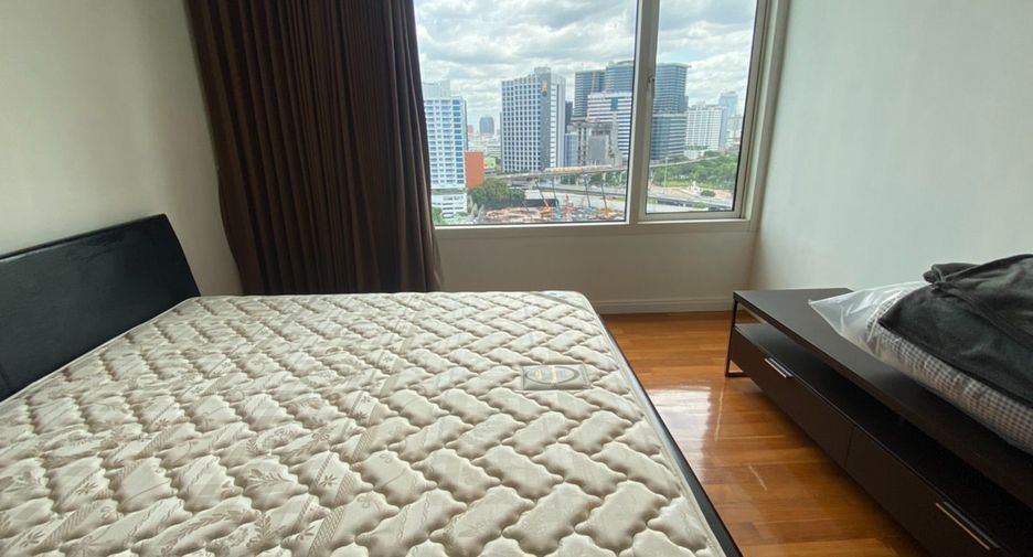 Condo en alquiler de 3 habitaciones en Sathon, Bangkok