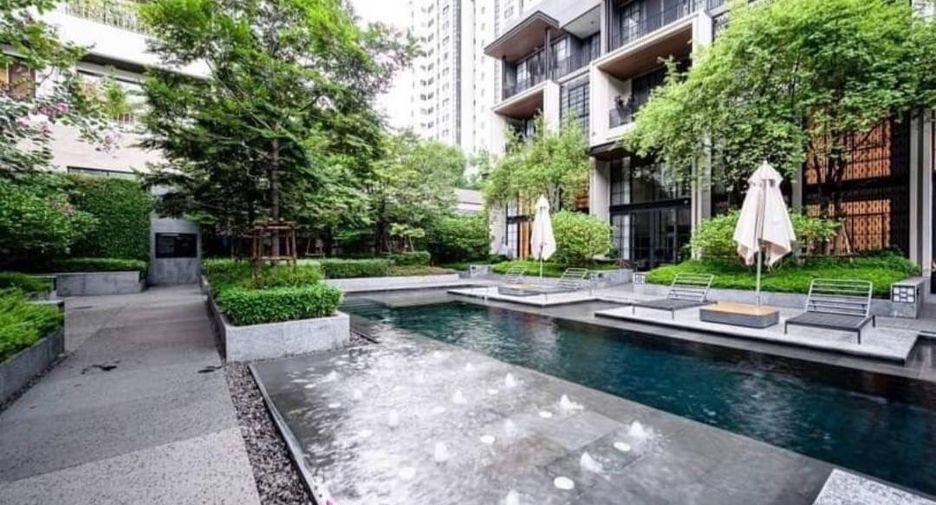 For rent 4 bedrooms townhouse in Watthana, Bangkok