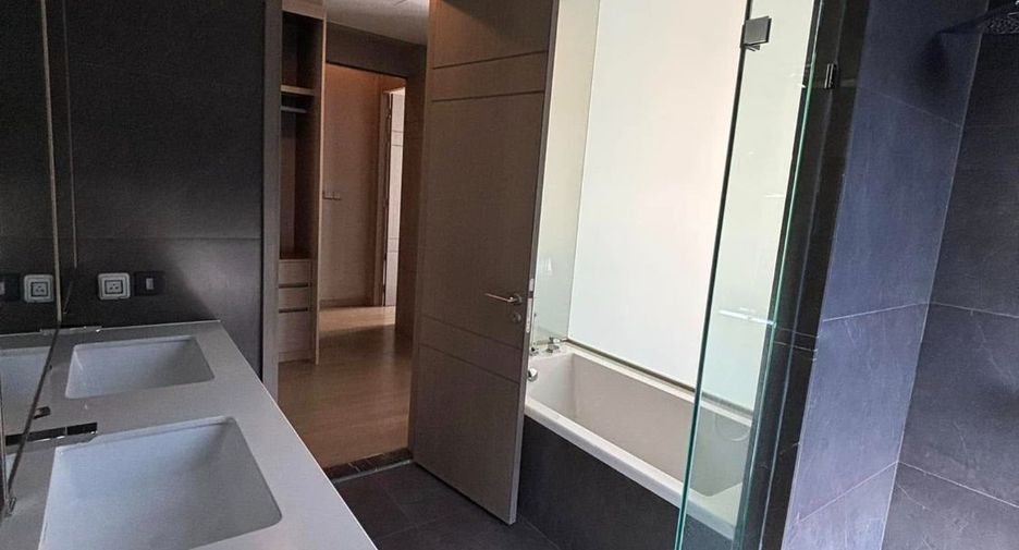 Condo en alquiler y en venta de 2 habitaciones en Watthana, Bangkok