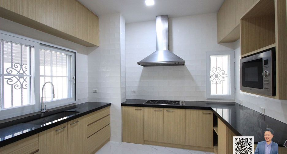 For sale 4 bedrooms house in Prawet, Bangkok