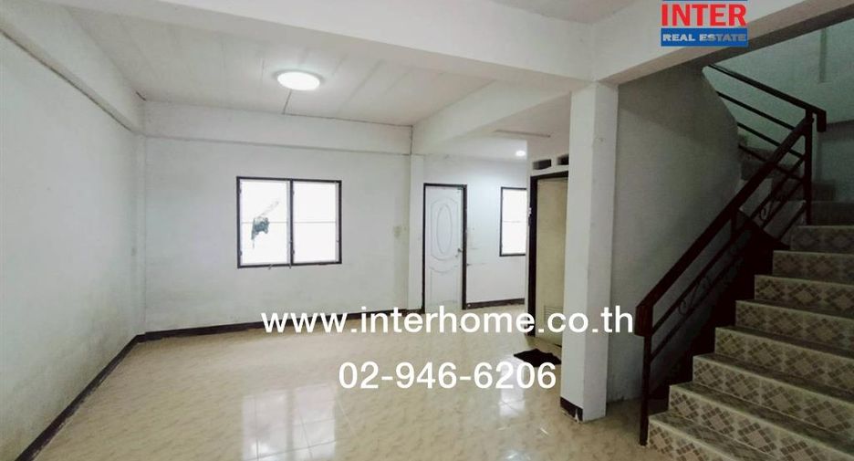 For sale 3 bed townhouse in Mueang Samut Sakhon, Samut Sakhon