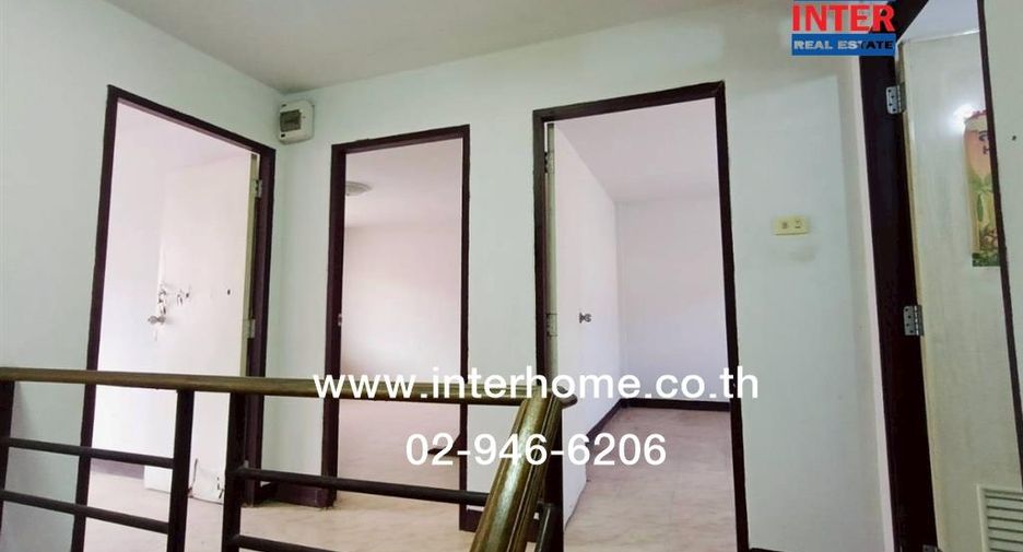 For sale 3 bed townhouse in Mueang Samut Sakhon, Samut Sakhon