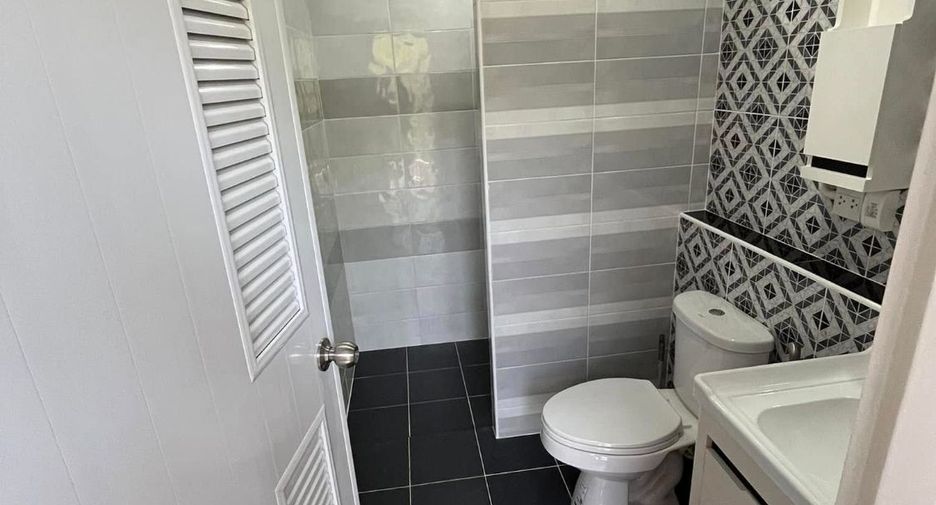 For sale 3 bedrooms townhouse in Sattahip, Chonburi