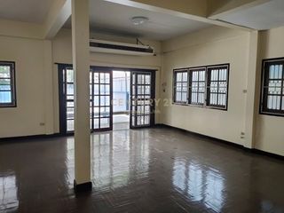 For rent 3 bedrooms house in Phaya Thai, Bangkok