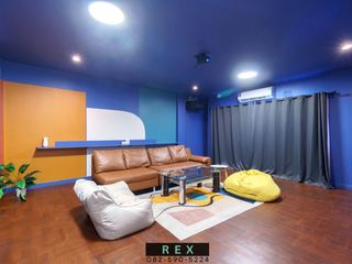For rent 5 bed townhouse in Watthana, Bangkok