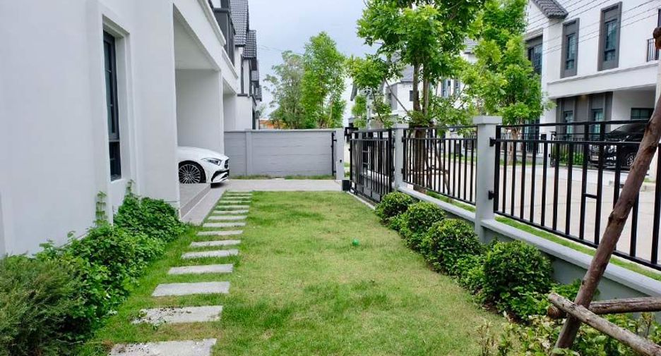 For sale 4 bedrooms house in Bang Phli, Samut Prakan