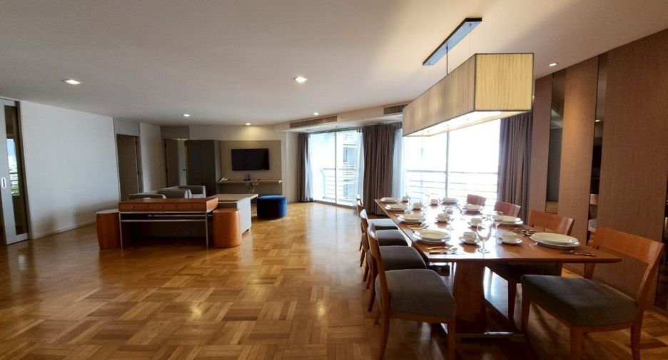For rent 3 bedrooms serviced apartment in Sathon, Bangkok