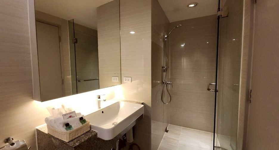 For rent 3 bedrooms serviced apartment in Sathon, Bangkok