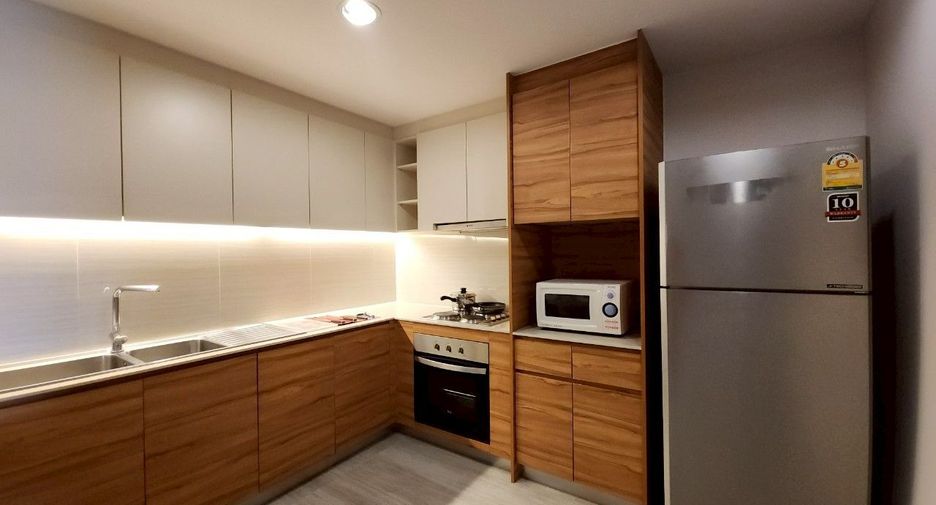For rent 3 bedrooms serviced apartment in Sathon, Bangkok