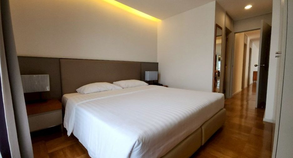 For rent 3 bedrooms serviced apartment in Sathon, Bangkok