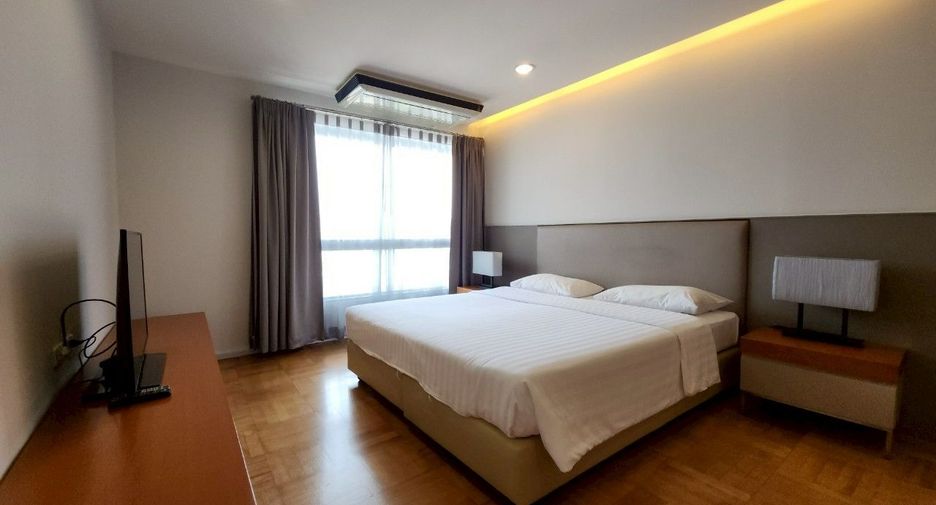For rent 3 bedrooms serviced apartment in Sathon, Bangkok