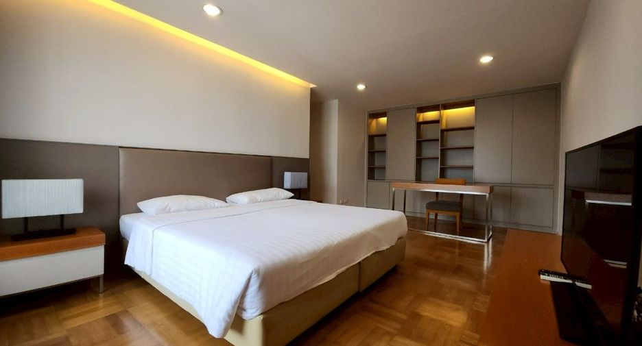 For rent 3 bedrooms serviced apartment in Sathon, Bangkok