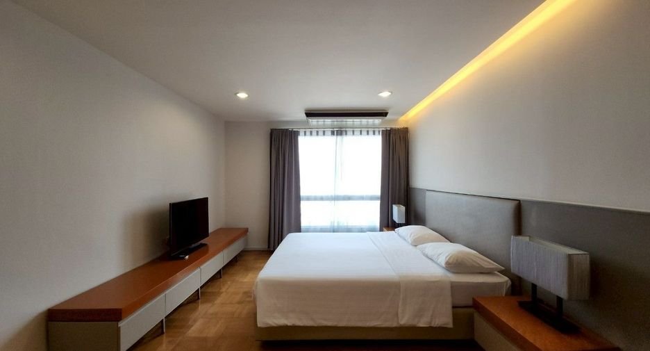 For rent 3 bedrooms serviced apartment in Sathon, Bangkok