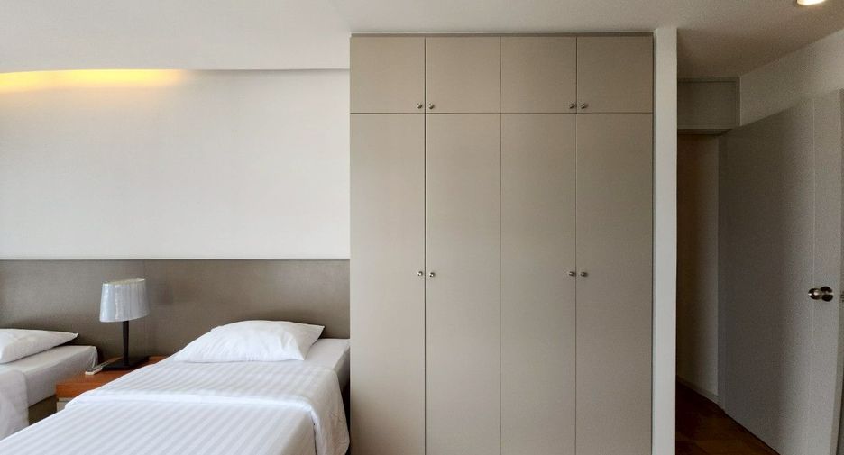 For rent 3 bedrooms serviced apartment in Sathon, Bangkok
