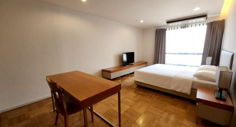 For rent 3 bedrooms serviced apartment in Sathon, Bangkok