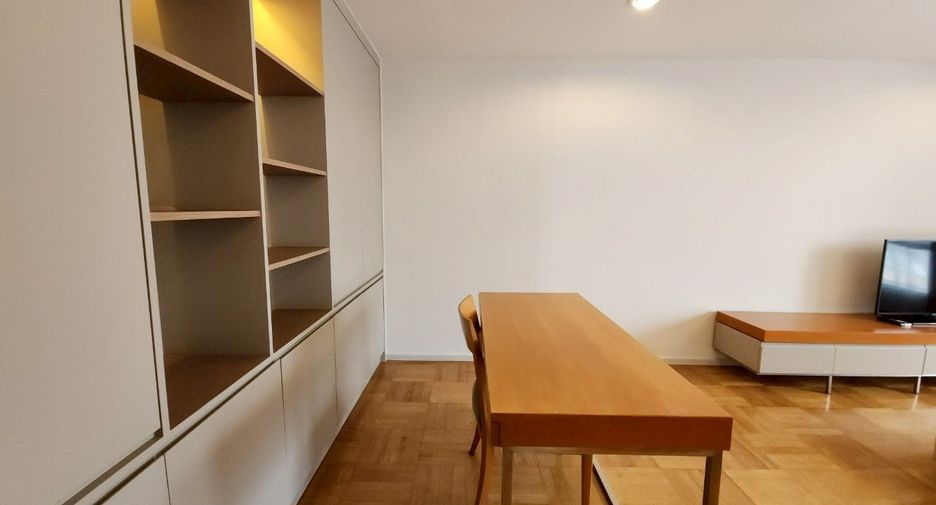 For rent 3 bedrooms serviced apartment in Sathon, Bangkok